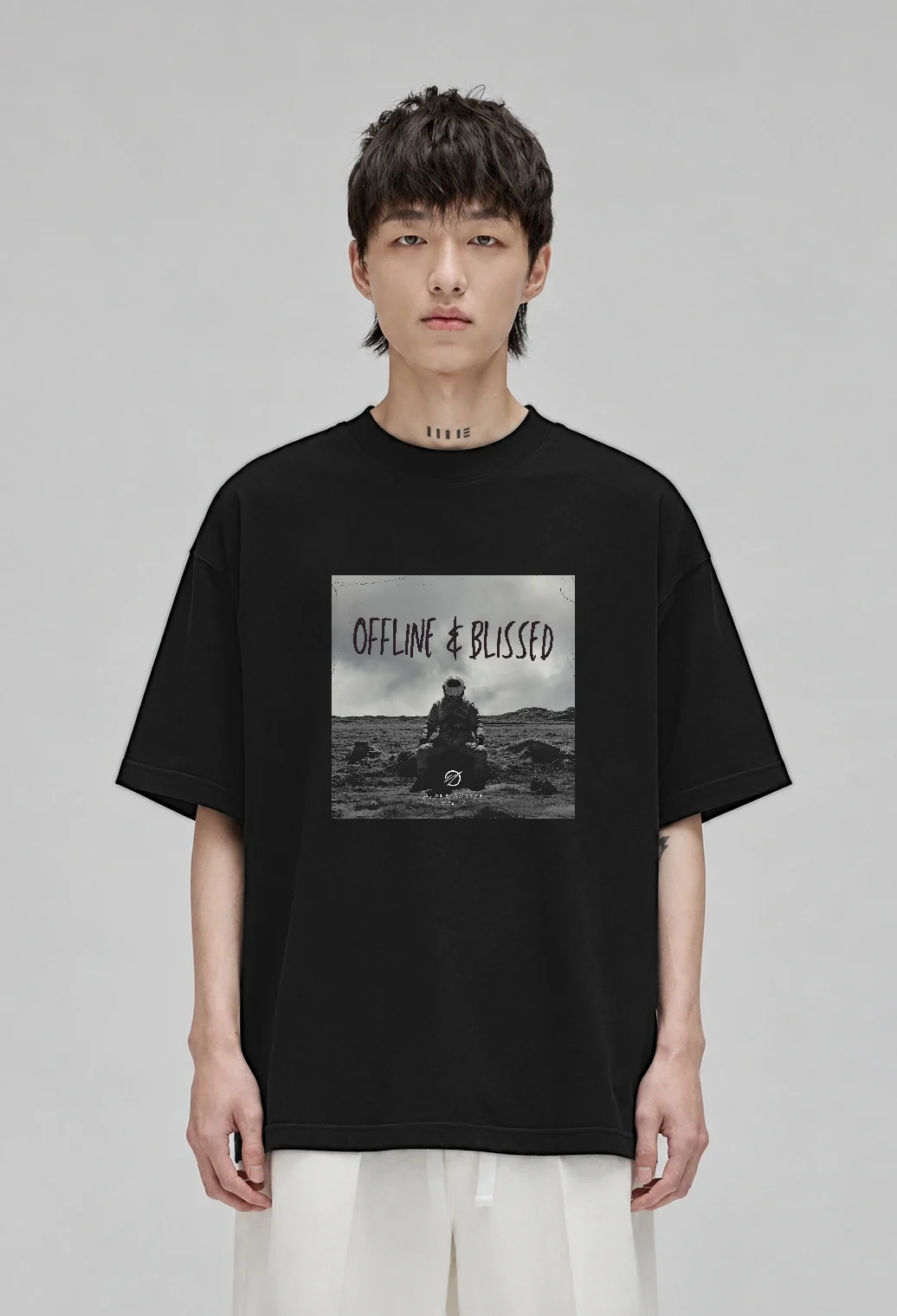 OFFLINEV3 oversized t-shirt, black, front view